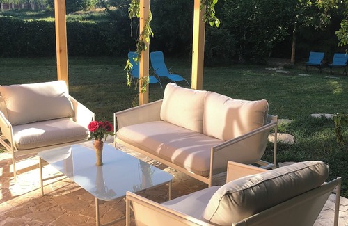 Giarmata Villa | Pink Garden Events Advance Notice Required