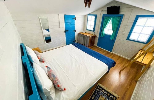 Plopul Bed & Breakfast | Relaxing bed & breakfast retreat in Murighiol with modern amenities