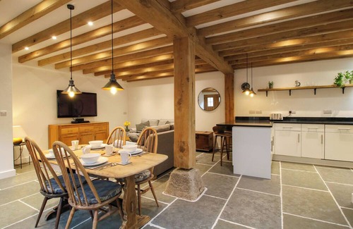 Bishops Castle Cottage | THE HIDEAWAY, pet friendly in Bishop's Castle