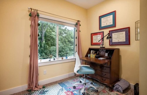 Downtown House | Sunshine Townhome 1BR/1.5BA 1 Block Downtown Bryan