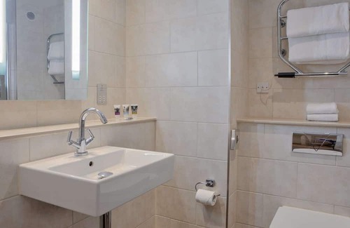 Box Hill Apartment | Sunday BoxHill Burford Bridge Hotel Standrd Double