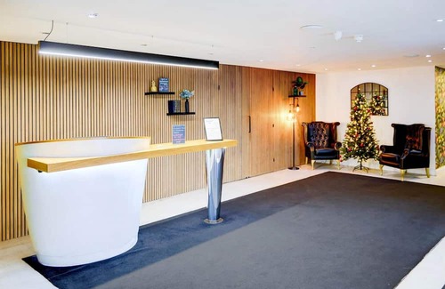 Hanmer Apartment | Warwickshire Park Hotel Kenilworth by Belvilla