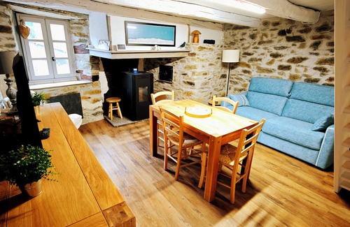Labassere House | Quiet village house in the mountains.