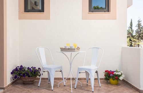 Gialos Condo | Mear Family Escape - Summer Cretan Getaway