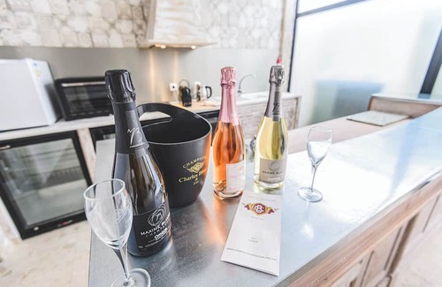 Epernay Apartment | Dolce Vita downtown in a quiet street for sipping champagne