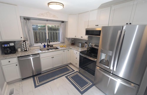 Terry Sanford House | Haymount Movie Room + min. to Downtown & Ft. Bragg & Grad Events Family Friendly