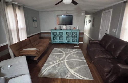 Henderson House | 3-bedroom house in peaceful Henderson with WiFi, AC near Kerr Lake