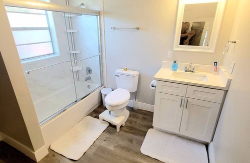 Lakeland Apartment | Charming 1 bed suite with AC and WiFi in Lakeland