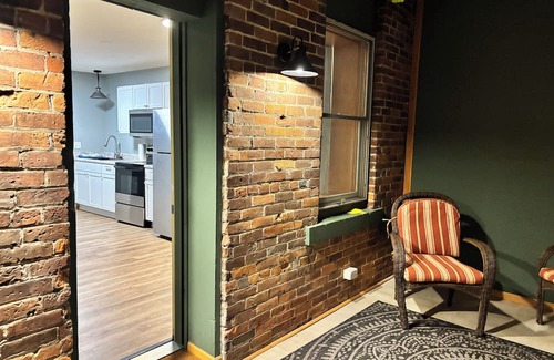 Lansing Apartment | Apartment with WiFi above laundromat in Main Street in Lansing