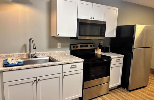 Lansing Apartment | Apartment with WiFi above laundromat in Main Street in Lansing