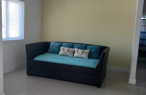 Williams Town House | Charming 3-bedroom house with AC, WiFi in lovely Freeport