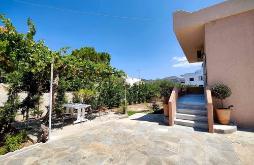 Ayioi Asomatoi House | Detached 2BR vacation house in a Citrus Garten