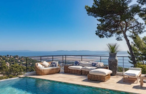 Hyeres Villa | Exceptional villa - panoramic view - sleeps 10 - pool - near beach
