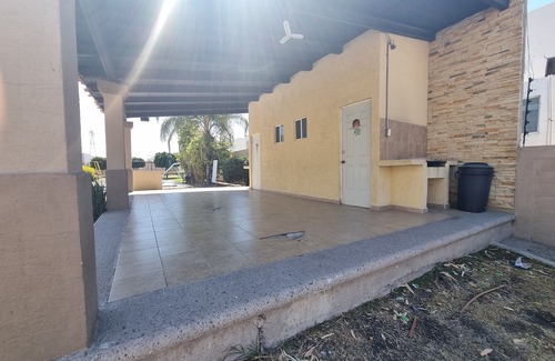 Queretaro Apartment | House With Swimming Pool, Full Kitchen, Wi-Fi, Free Parking, Up to 6 Guests