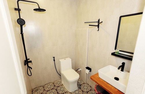Dhigurah Bed & Breakfast | Sea view room with balcony
