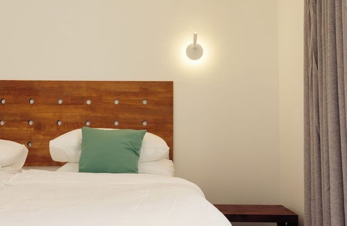 Dhigurah Bed & Breakfast | Sea view room with balcony