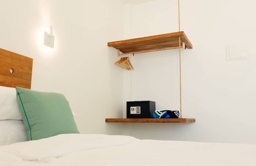 Dhigurah Bed & Breakfast | Sea view room with balcony