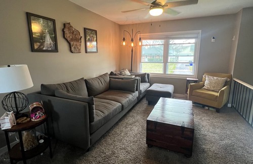 Cedar Rapids - Iowa City House | Executive, nursing & corporate travelers - 3br/2ba entire home close to highway!