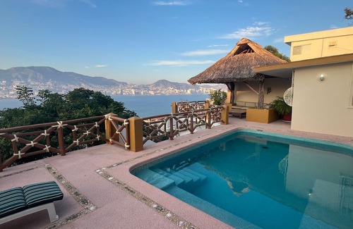 Acapulco Villa | Resting villa overlooking Acapulco Bay