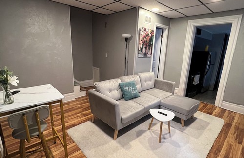 South Side Flats Apartment | Charming 2-bedroom apartment In Pittsburgh, Southside!