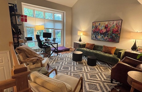 Idylwood House | Spacious and renovated 4-bedroom townhome in Tysons-Falls Church
