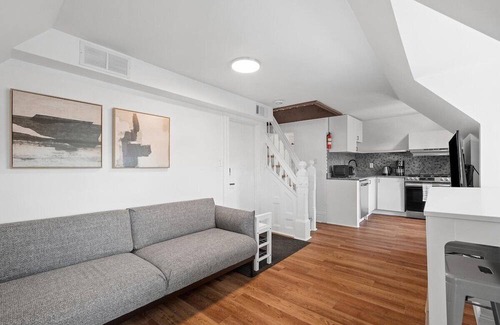 Shadyside Apartment | Shadyside/Pittsburgh, Modern & Unique 1 Bedroom with Free Parking