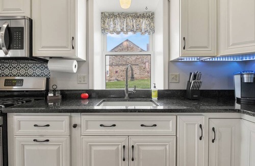 York Other | DOVER HILTON FARMHOUSE