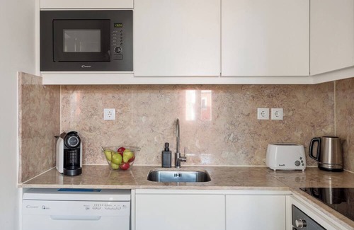 Santo Amaro Apartment | Lisbon Living Alcântara – Modern 2BR Flat