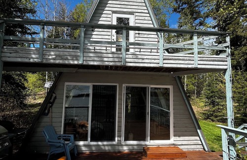 Regional District of Fraser-Fort George Cabin | Cozy lakefront cabin on Nukko Lake.