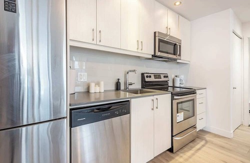 International District Apartment | Square Victoria - Balcony - Downtown View