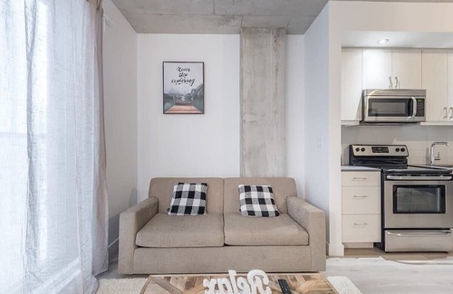 Cite Multimedia Condo | Cute 1 Br - 100 Walkscore!