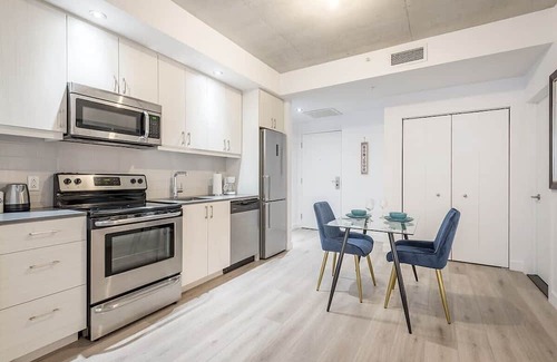 Cite Multimedia Condo | Cute 1 Br - 100 Walkscore!