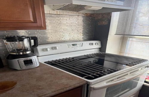 North Philadelphia West Apartment | Chic 1-bedroom apartment with AC, WiFi in charming Philadelphia