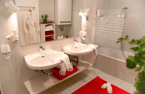 Heiligenblut Hotel | Berghotel Hois: Suite with balcony