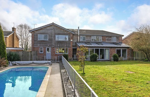 Broughton House | Perfect family getaway in the stunning Test Valley with a swimming pool!