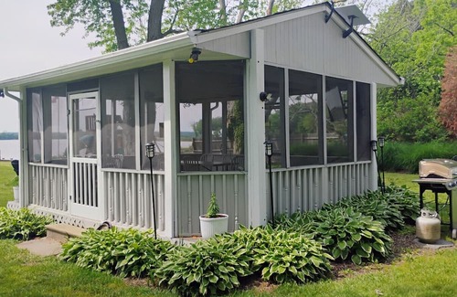 St. Michaels Cottage | Cottage #5 White Swan At Water with Deck