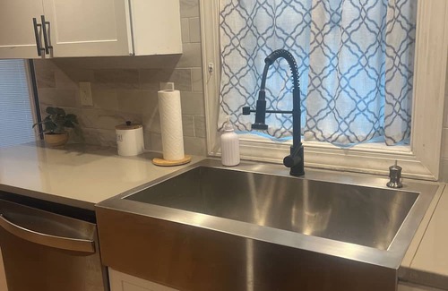 Plainfield House | 6 bedroom house in Plainfield. Located near airport and Speedway.