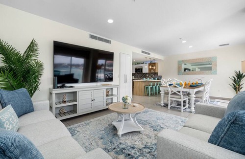 Oranjestad Condo | Beach Vibes Oceanfront Condo