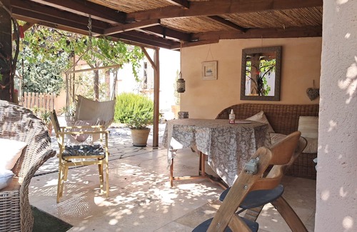 Jonquerettes House | Gite in Provence private garden and pool
