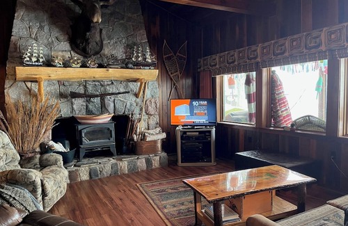 Brutus Apartment | 3 bedroom cottage on the NW side of Burt Lake