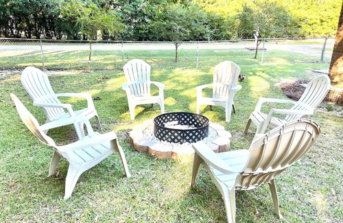 Buies Creek House | The Oasis. Cozy 3-bed house 1 mile to Campbell University. WiFi