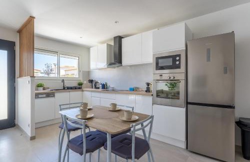 Lunel House | La Petite Camarguaise - Maison à 15min de la plage