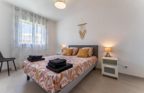 Lunel House | La Petite Camarguaise - Maison à 15min de la plage