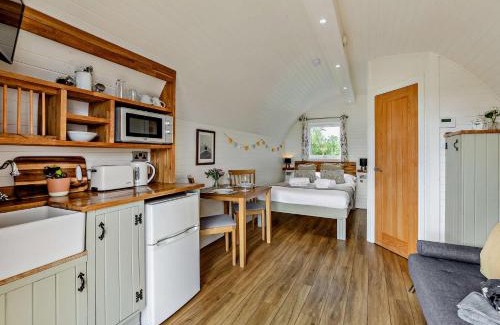 Wing House | 1 Bed in Brampton 57158