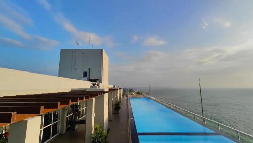 Uswetakeiyawa Apartment | Oceanview Apartment in Wattala, Gorgeous sunset view of the West coast