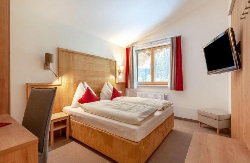 Saalbach Apartment | Ravishing Apartment in Saalbach with Sauna near Ski Slopes