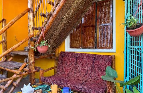 Jambiani Bed & Breakfast | Tropical Yellow Beach Nest