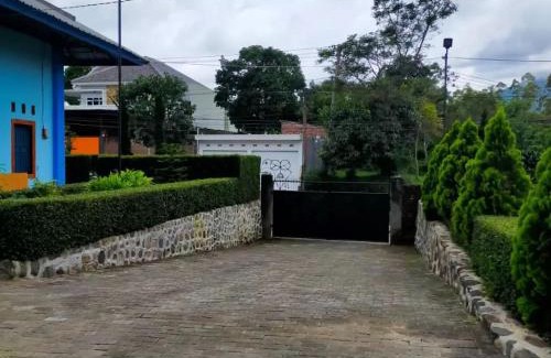Karamat Wangi House | Omah Gunung Garut