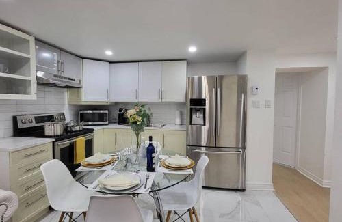 Laval Apartment | Bel appartement moderne et propre, zone calme