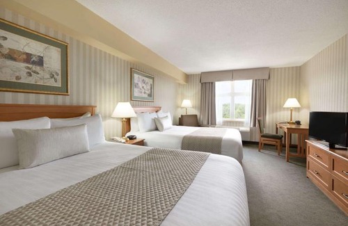 Ramara Hotel | Days Inn by Wyndham Orillia